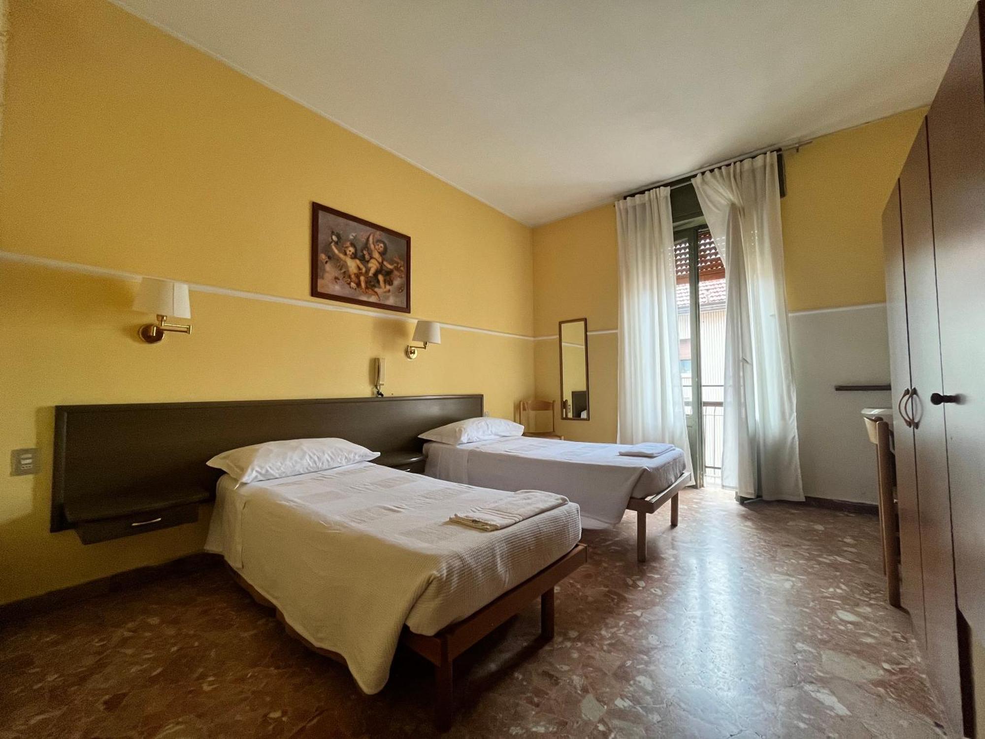 Hotel Parini Cesano Boscone Exterior photo